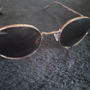 Express round sunglasses.